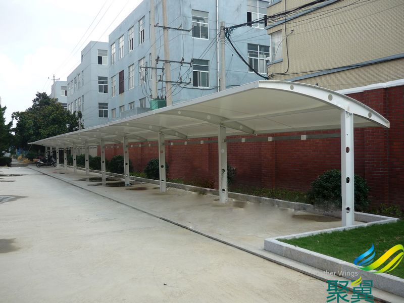   電動車停車棚帶充電插座，方便電動車停放充電使用